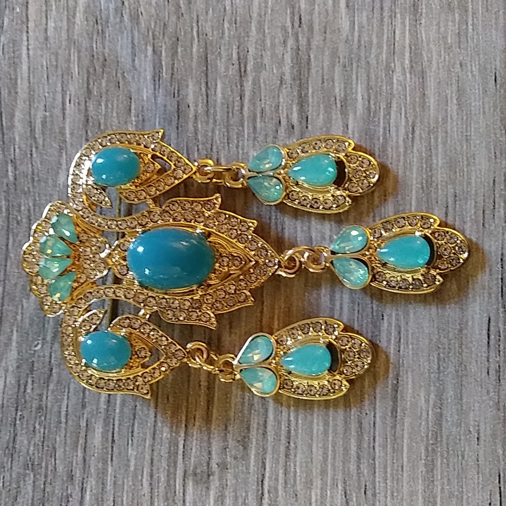 Vintage style brooch